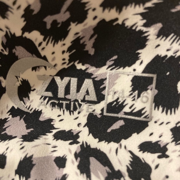 Zyia Snow Leopard Pocket Brilliant - Picture 2 of 5